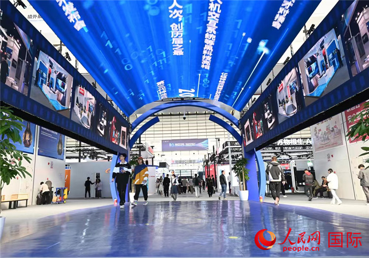 11月7日上午，2023年世界互聯(lián)網(wǎng)大會“互聯(lián)網(wǎng)之光”博覽會在浙江烏鎮(zhèn)開幕。人民網(wǎng)記者 葉賓得攝