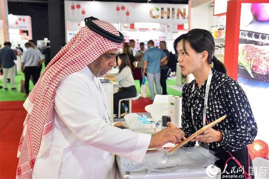 參展商交流。人民網(wǎng)塔里克·易卜拉欣攝