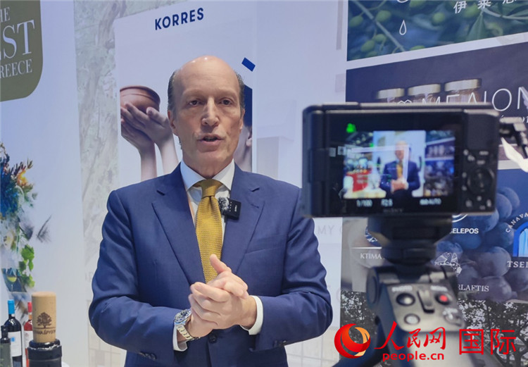 希華集團創(chuàng)始人兼首席執(zhí)行官甘德密先生接受采訪。人民網(wǎng) 殷韜攝