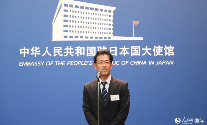 導(dǎo)師代表、東京大學(xué)教授內(nèi)山真伸發(fā)表致辭。人民網(wǎng) 許可攝