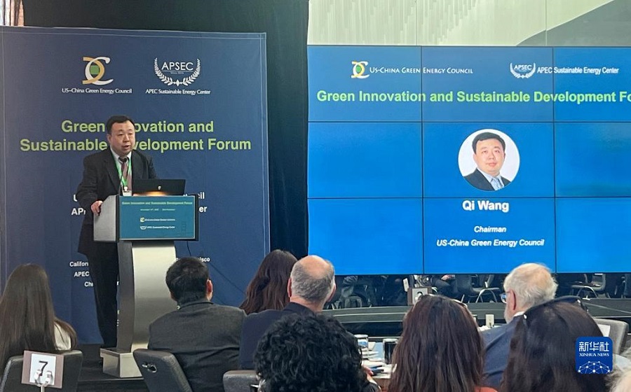 11月13日，美中綠色能源促進(jìn)會(huì)會(huì)長王麒在舊金山舉行的“綠色創(chuàng)新與可持續(xù)發(fā)展論壇”上發(fā)言。新華社記者 譚晶晶 攝