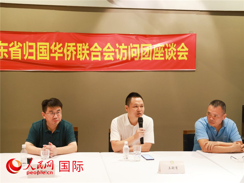 中國駐里約總領(lǐng)館副總領(lǐng)事王尉育（中）在座談會上致辭。人民網(wǎng)記者 陳海琪攝