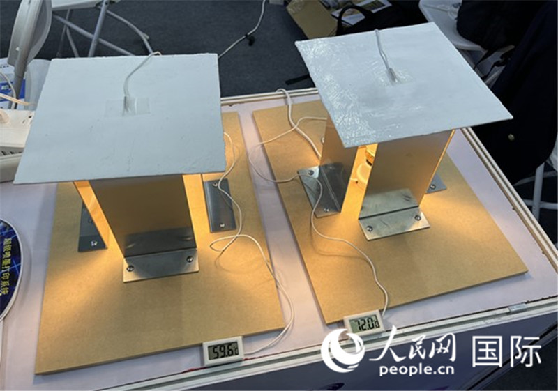 氣凝膠隔熱材料應(yīng)用效果展示。（人民網(wǎng)記者 陳思攝）
