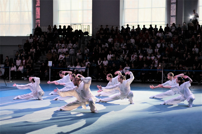 俄羅斯武術(shù)運(yùn)動(dòng)員進(jìn)行示范表演。駐俄羅斯大使館供圖