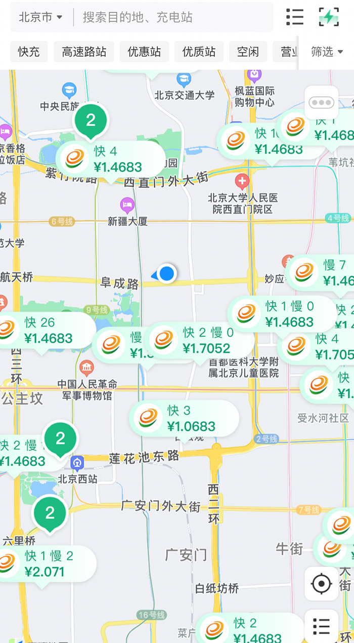 中新財(cái)經(jīng)查詢相關(guān)充電APP發(fā)現(xiàn)，電價(jià)平峰時(shí)段，快充樁的價(jià)格普遍在1.4元度左右。