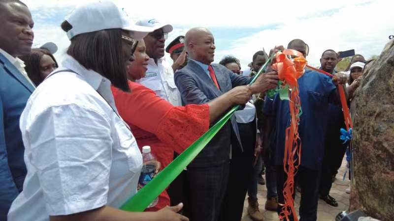 嘉賓為學校剪彩。主辦方供圖