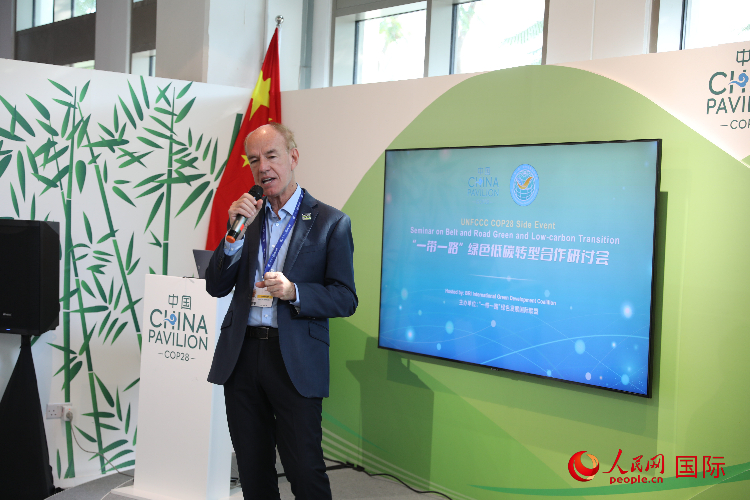 綠色聯(lián)盟聯(lián)合主席、世界自然基金會(huì)國(guó)際特使蘭博蒂尼在“一帶一路”綠色低碳轉(zhuǎn)型合作研討會(huì)上發(fā)言。人民網(wǎng)記者 張志文攝