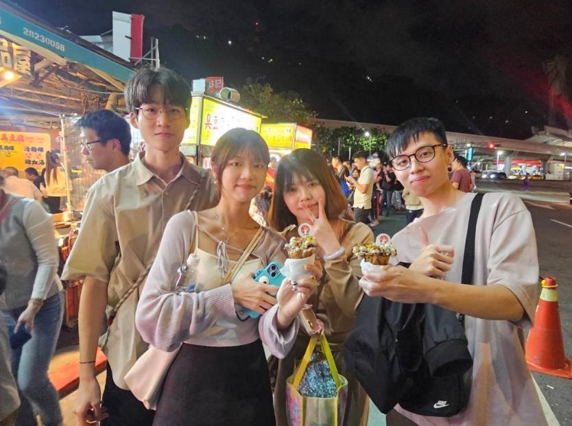 梅花糕受到臺(tái)灣年輕人的喜愛。圖片來源：臺(tái)灣“中時(shí)新聞網(wǎng)”游定剛攝