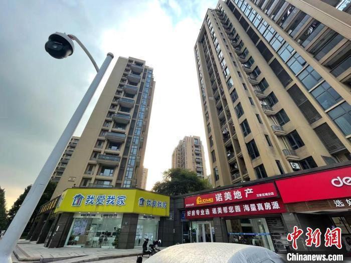 多家房地產中介。 蘇婷 攝