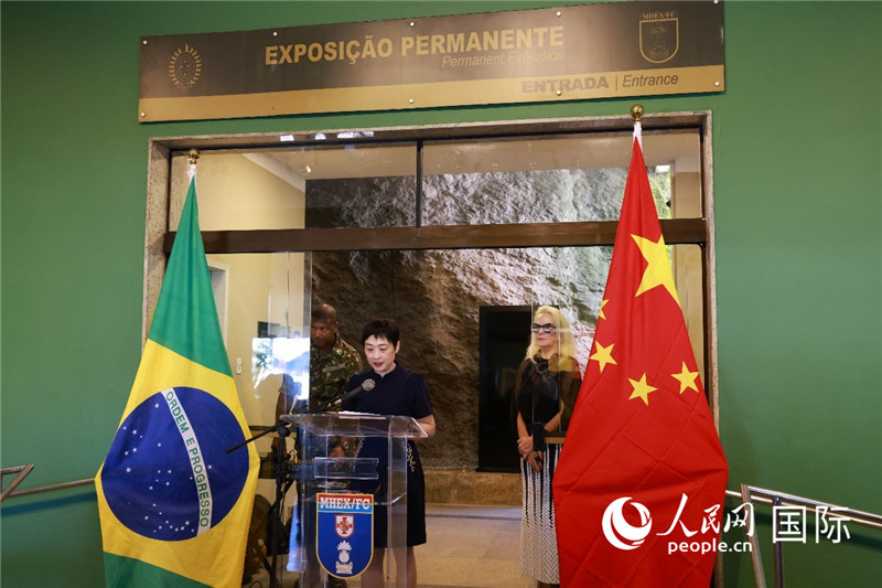 中國(guó)駐里約總領(lǐng)事田敏在攝影展開(kāi)幕式上致辭。 人民網(wǎng)記者 陳海琪攝