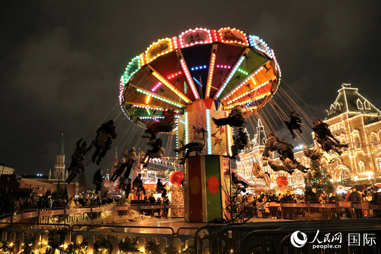 位于莫斯科紅場(chǎng)中央的“古姆”新年集市。人民網(wǎng)記者 隋鑫攝