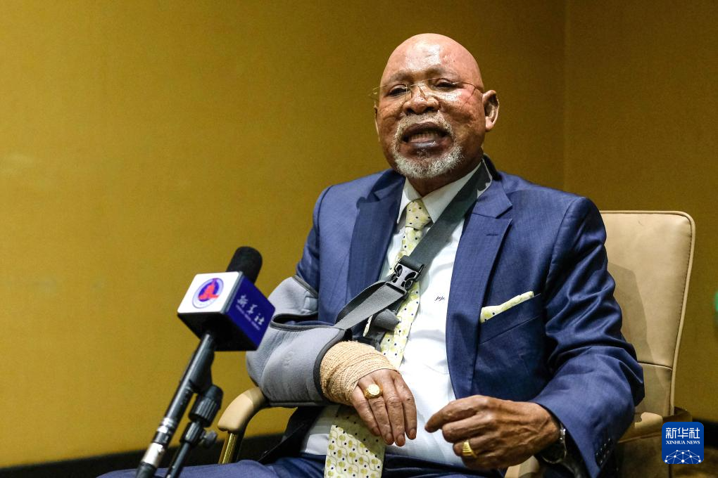 1月15日，烏干達(dá)外長(zhǎng)奧東戈在坎帕拉舉行的不結(jié)盟運(yùn)動(dòng)第19次峰會(huì)高級(jí)別官員會(huì)議期間接受新華社記者專訪。新華社發(fā)（阿佳拉·納瓦達(dá)攝）