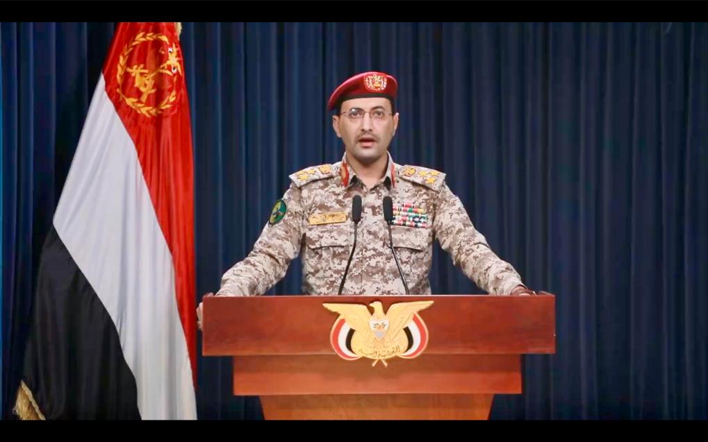 這張1月18日的視頻截圖顯示，也門胡塞武裝發(fā)言人葉海亞·薩雷亞發(fā)表聲明。新華社發(fā)