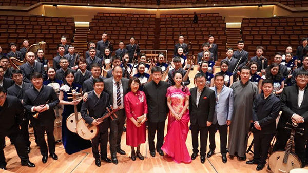 “”天地永樂·中國(guó)節(jié)“”音樂會(huì)演出人員合影。中國(guó)駐德國(guó)大使館供圖