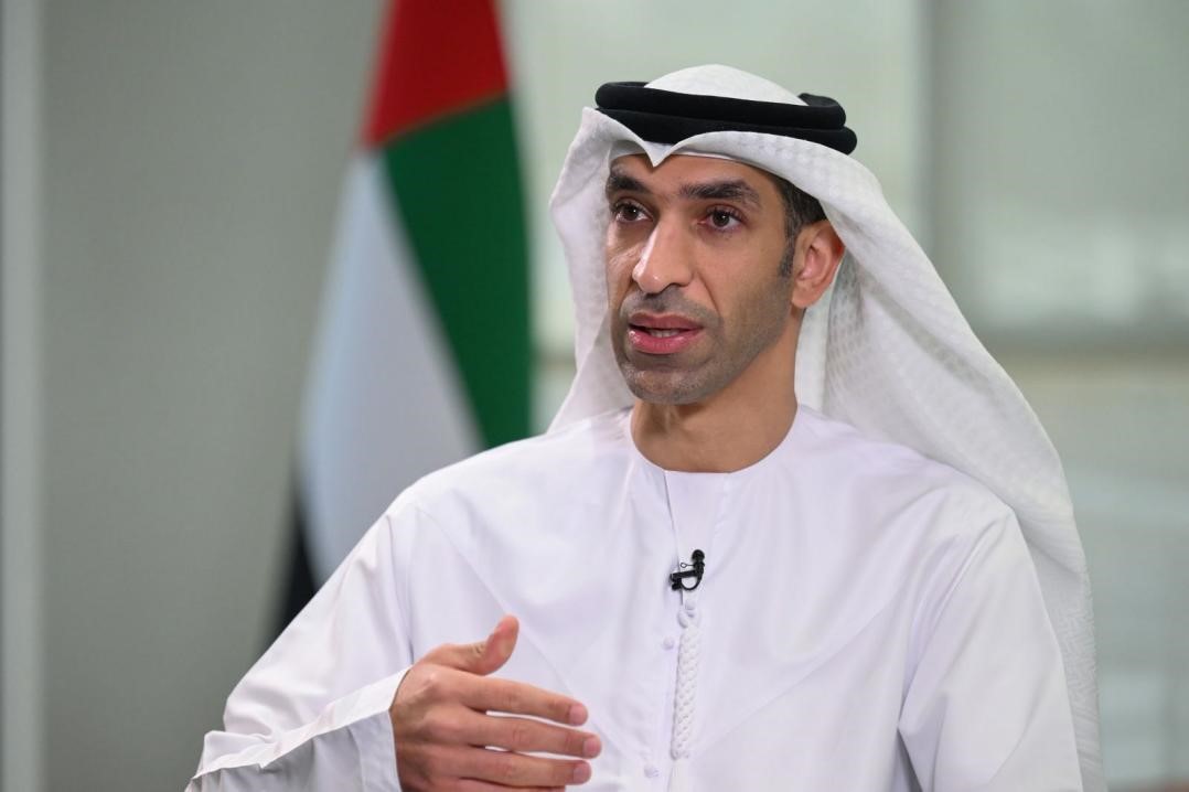 阿聯(lián)酋外貿(mào)國務(wù)部長薩尼·宰尤迪接受采訪。阿聯(lián)酋通訊社供圖