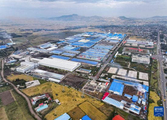 這是2023年11月3日在埃塞俄比亞杜凱姆市拍攝的東方工業(yè)園（無人機照片）。 新華社發(fā)（東方工業(yè)園供圖）