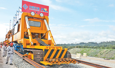 中企承建的馬東鐵項目創(chuàng)造就業(yè)機會超過1.8萬個，合作的當?shù)仄髽I(yè)超過1900家——為促進馬來西亞東西海岸互聯(lián)互通貢獻力量（共建“一帶一路”第一現(xiàn)場）