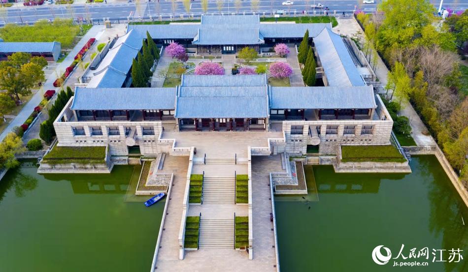 周恩來紀(jì)念館內(nèi)海棠盛開。紀(jì)星名攝