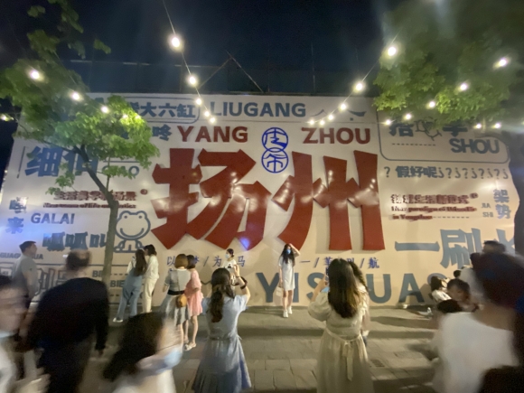 古運河畔的皮市街充滿市井氣息。 人民網(wǎng) 張玉峰攝