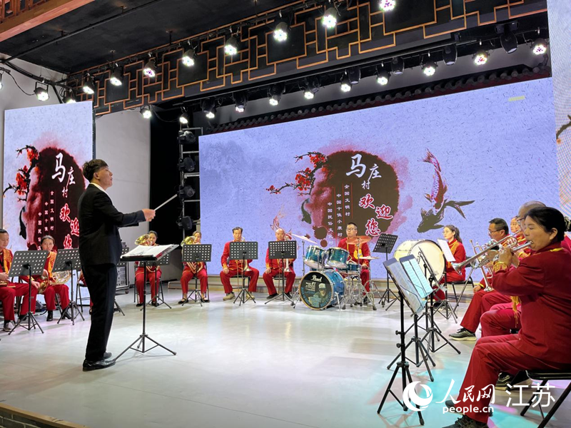 馬莊農(nóng)民樂團(tuán)在排練節(jié)目。人民網(wǎng) 李子佩攝