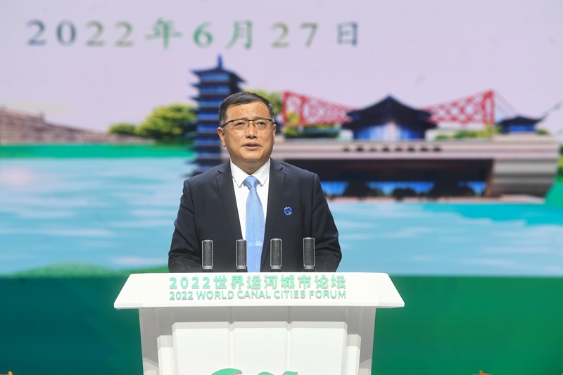 揚(yáng)州市委常委、常務(wù)副市長陳鍇竑作推介發(fā)言。邵丹攝