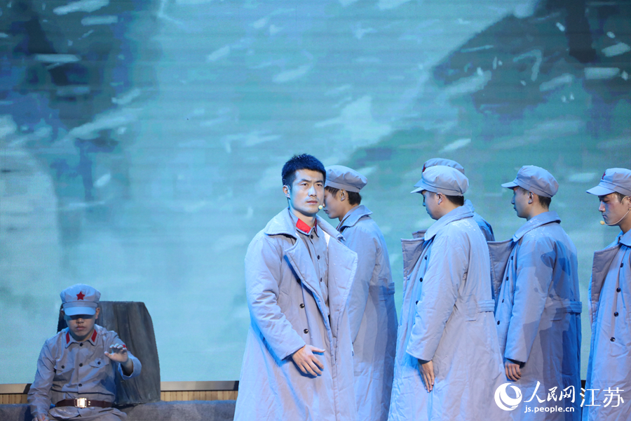 淮安市山陽小學帶來的紅色故事宣講《豐碑》。人民網(wǎng) 張瀚天攝