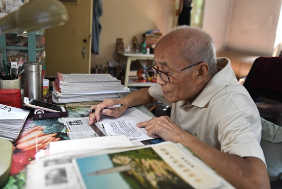 劉萬舉撰寫學(xué)黨史心得筆記。 受訪者供圖