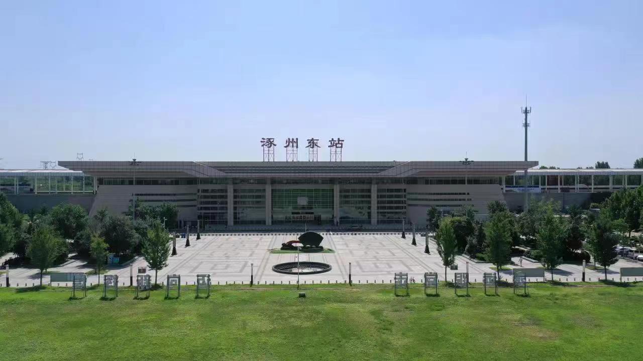 通勤專列高鐵始發(fā)站涿州東站。 熊華明、王聚言攝