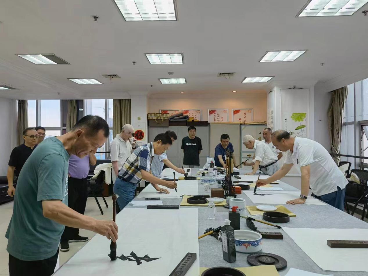 書畫作品創(chuàng)作交流活動(dòng)。鄧慧芳攝