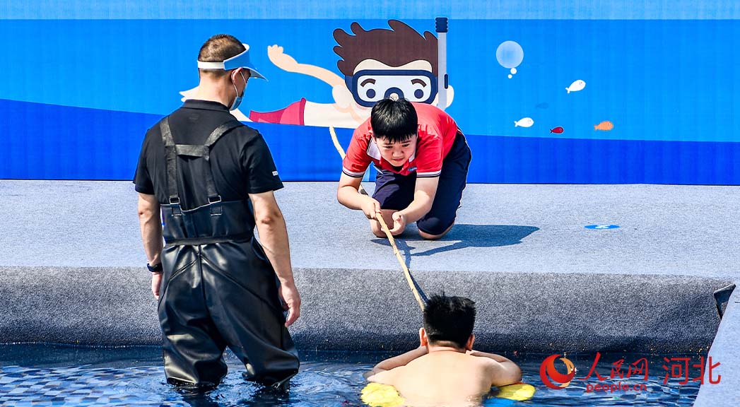 活動現(xiàn)場模擬演練。 人民網(wǎng) 周博攝