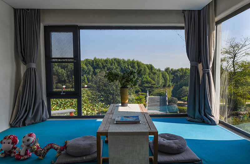 位于四頂山腳下的四頂山居，推窗見景，望山親水。吳芳攝