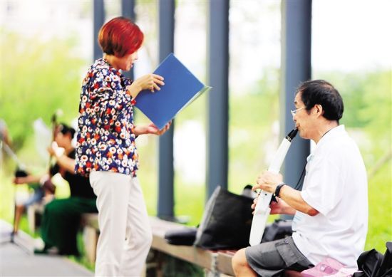 美舍河鳳翔濕地公園成為市民休閑的好去處。 南國(guó)都市報(bào)記者 汪承賢 攝