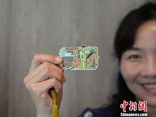 絲路主題餐廳內(nèi)推出的文創(chuàng)產(chǎn)品。　鐘欣 攝