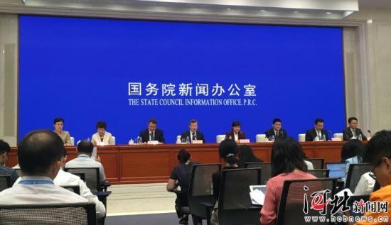 8月26日，國務(wù)院新聞辦召開國務(wù)院政策例行吹風(fēng)會。圖為吹風(fēng)會現(xiàn)場。 記者李巍攝