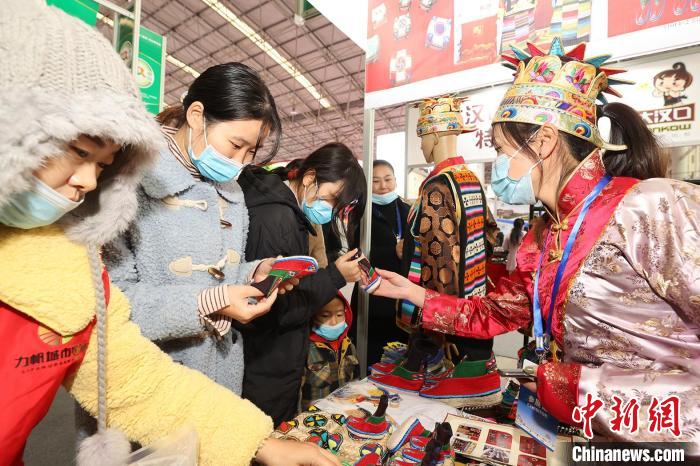 西藏瓊結(jié)赴襄陽參加漢江流域農(nóng)業(yè)博覽會(huì)，農(nóng)特產(chǎn)品受青睞(資料圖) 湖北省援藏辦供圖
