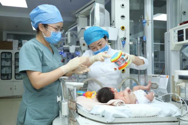 走近“天使”的真實(shí)生活：是護(hù)士，也是“戰(zhàn)士”