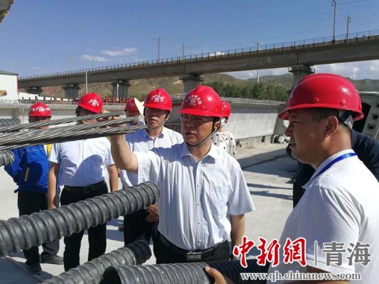 圖為生態(tài)環(huán)保專項(xiàng)督查現(xiàn)場。 孫舒亞攝