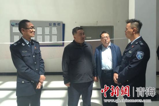 圖為生態(tài)環(huán)保專項(xiàng)督查現(xiàn)場。 孫舒亞攝