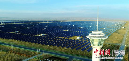 圖為青海海南光伏產(chǎn)業(yè)園區(qū)。王國(guó)棟攝