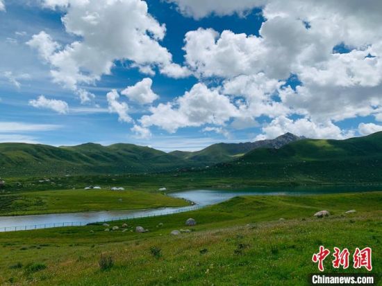 圖為果洛州境內的年保玉則。（資料圖）　孫睿　攝