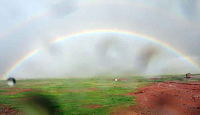 科考隊(duì)員在茲格塘錯(cuò)采樣返程途中，高原風(fēng)雨彩虹送行?！?lt;a target='_blank' ><p  align=