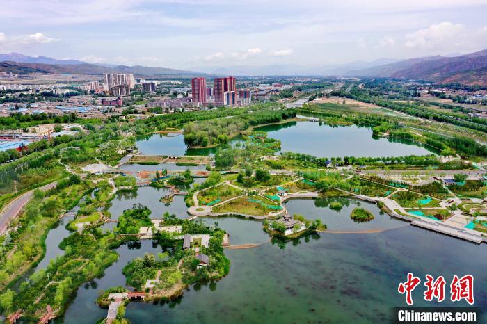 西北城市西寧立生態(tài)文明高地新典范：“一城山水、百園千姿”