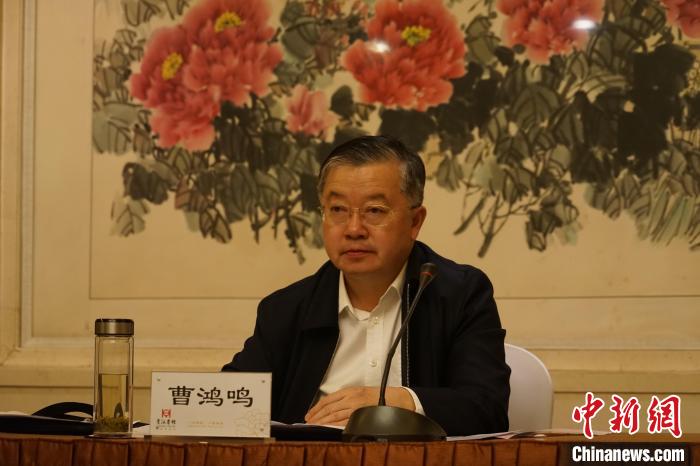 圖為全國人大常委會委員、全國人大華僑委員會副主任委員、致公黨中央副主席曹鴻鳴講話?！∨擞隄?攝