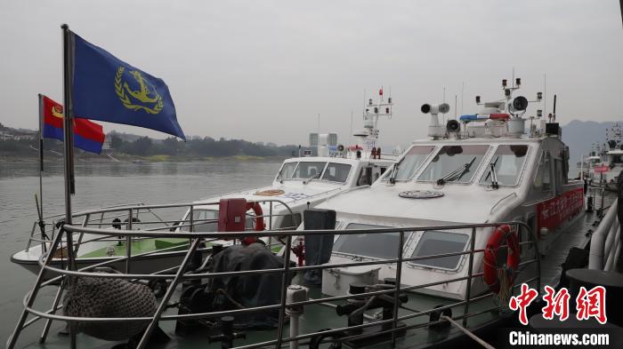 聯(lián)合巡江守護(hù)活動現(xiàn)場?！〗部h融媒體中心 攝