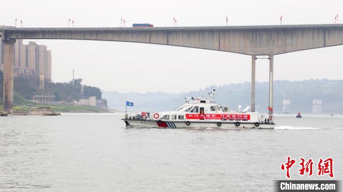 聯(lián)合巡江守護(hù)活動現(xiàn)場?！〗部h融媒體中心 攝