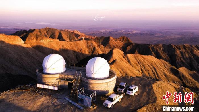 圖為青海冷湖賽什騰山天文臺(tái)址日落。　洪文瀚 攝