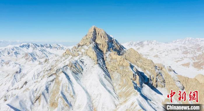 圖為山川被白雪覆蓋?！《继m縣融媒體中心供圖