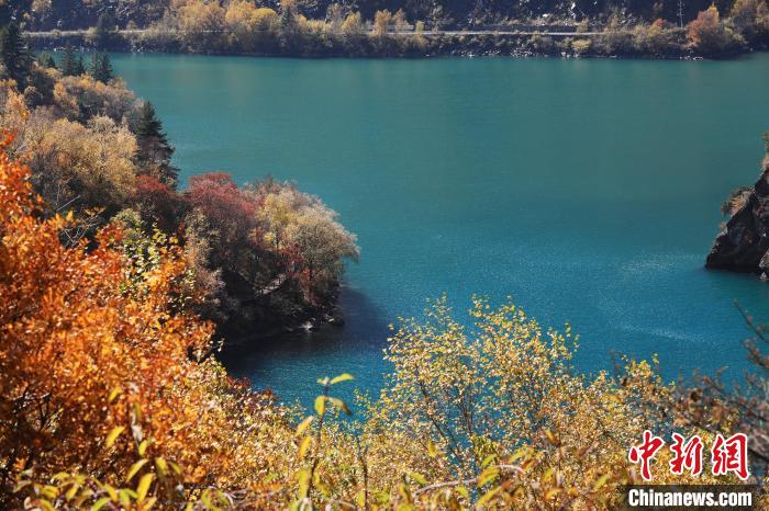 松坪溝風(fēng)光?！⑼?攝