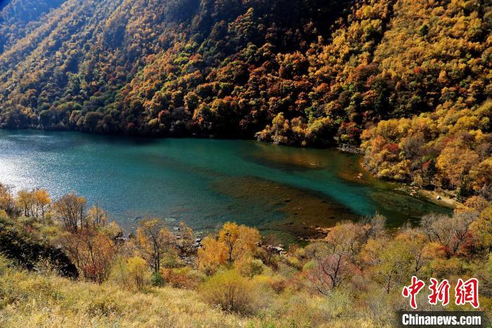 松坪溝風(fēng)光?！『吻搴?攝