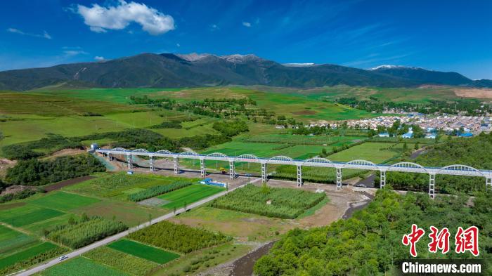 圖為引大濟(jì)湟西干渠的渡槽。(資料圖) 青海省水利廳 供圖